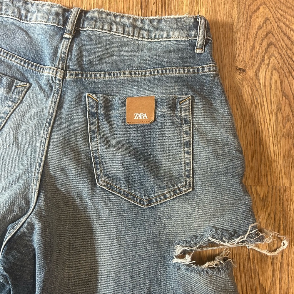Zara Size 8 Ripped High‎ Rise Jeans - Picture 4 of 4